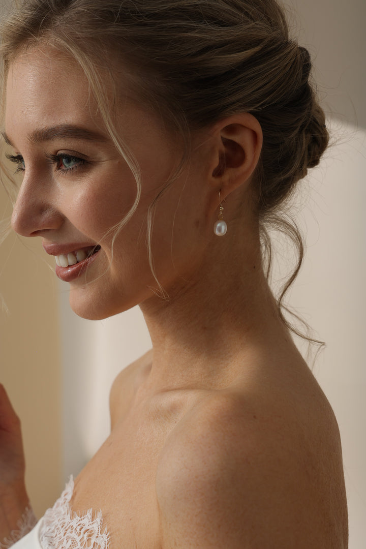 Classic Teardrop Pearl Bridal Earrings Wedding