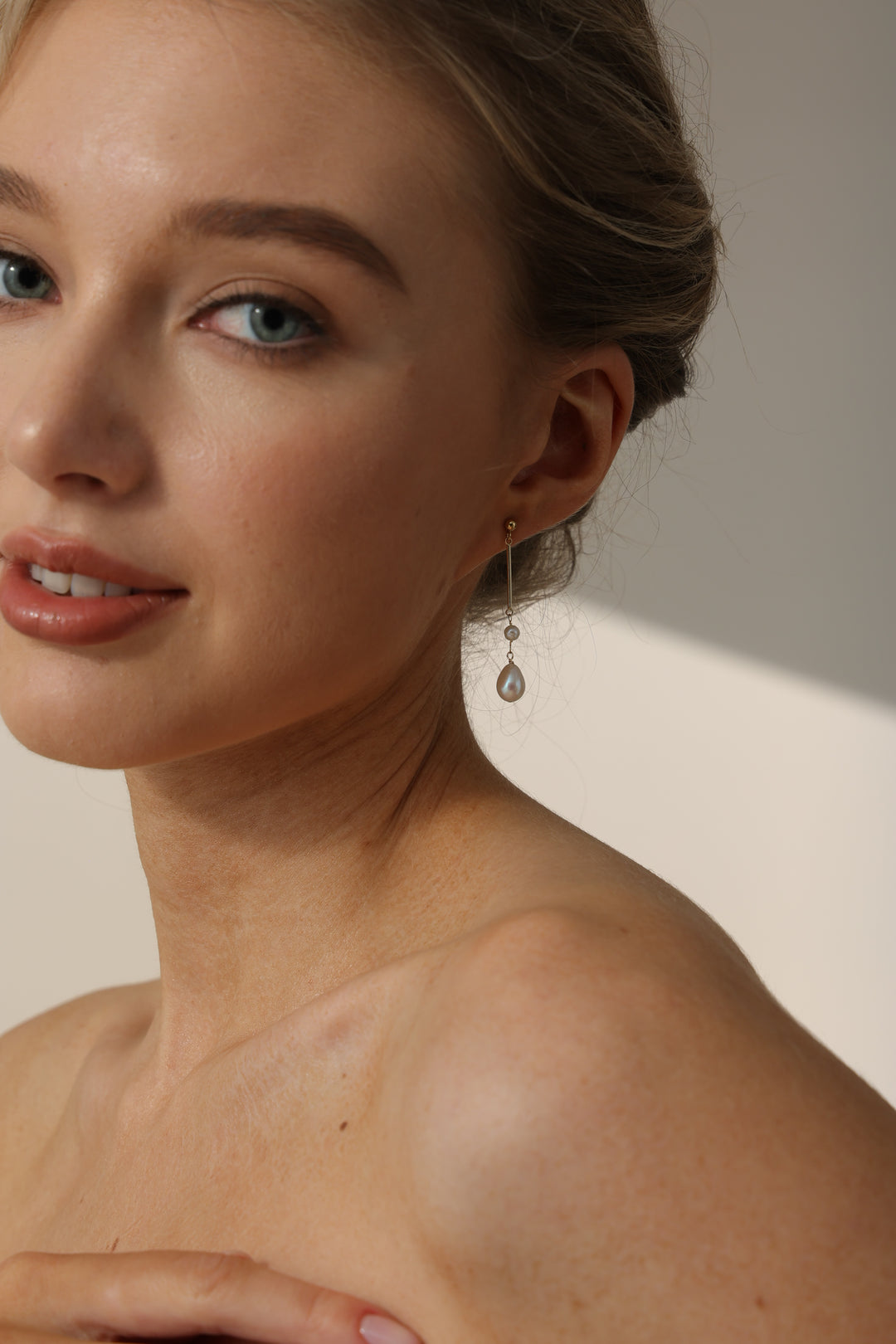 Minimalist Teardrop Pearl Bridal Earrings