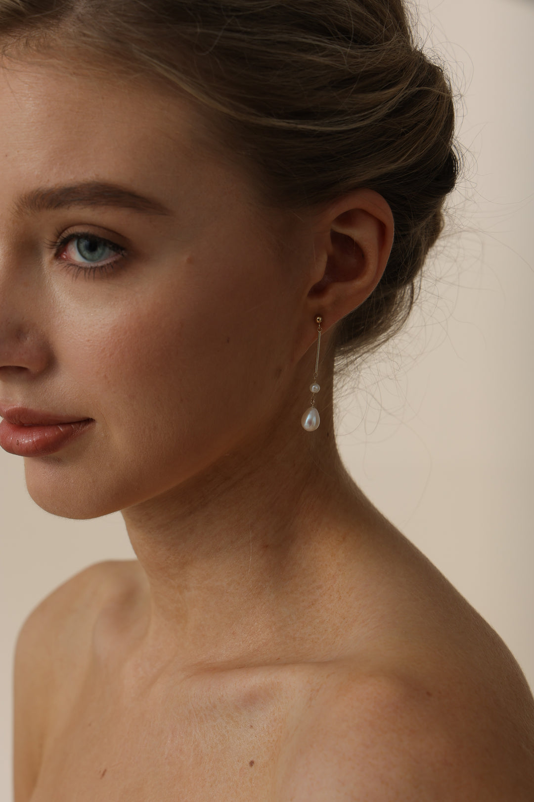 Minimalist Teardrop Pearl Bridal Earrings