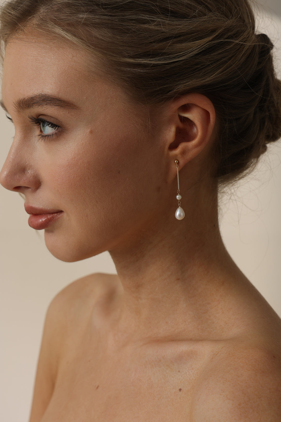 Minimalist Teardrop Pearl Bridal Earrings