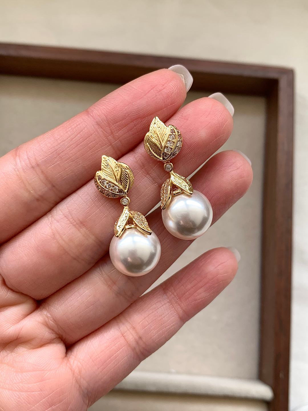 Vintage Leaf Round Pearl Drop Bridal Earrings