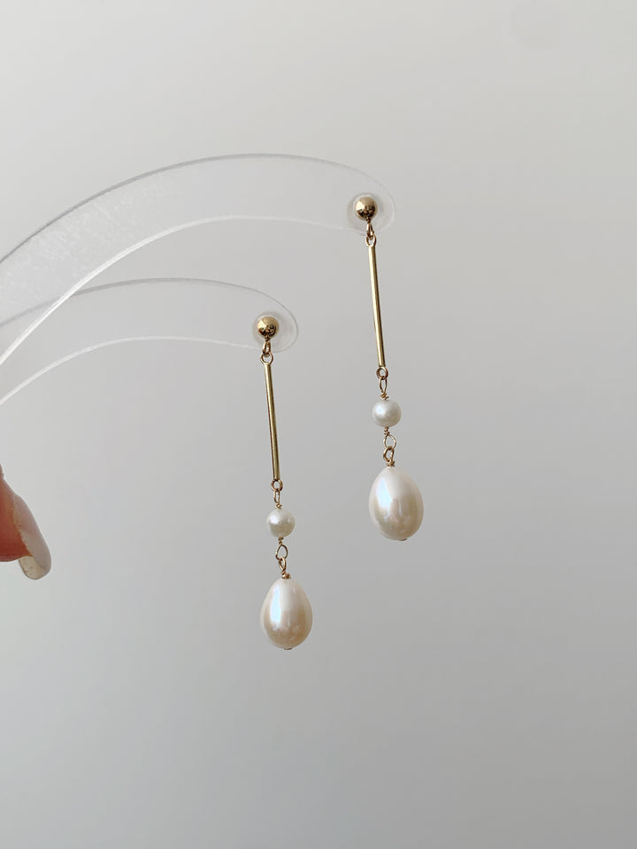 Minimalist Teardrop Pearl Bridal Earrings