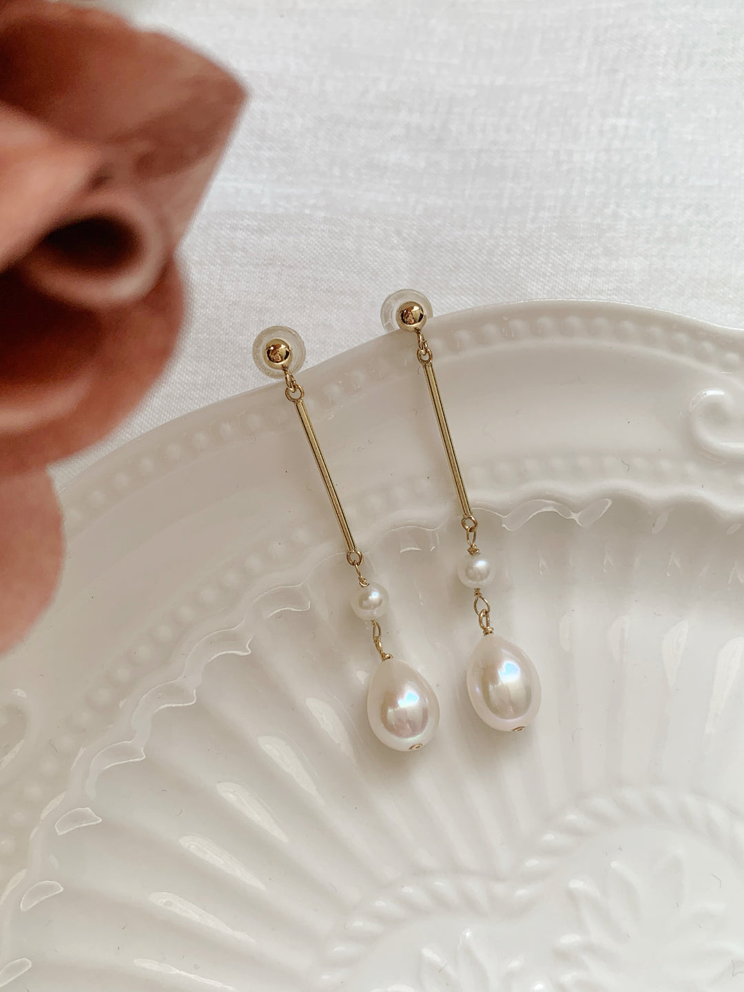 Minimalist Teardrop Pearl Bridal Earrings