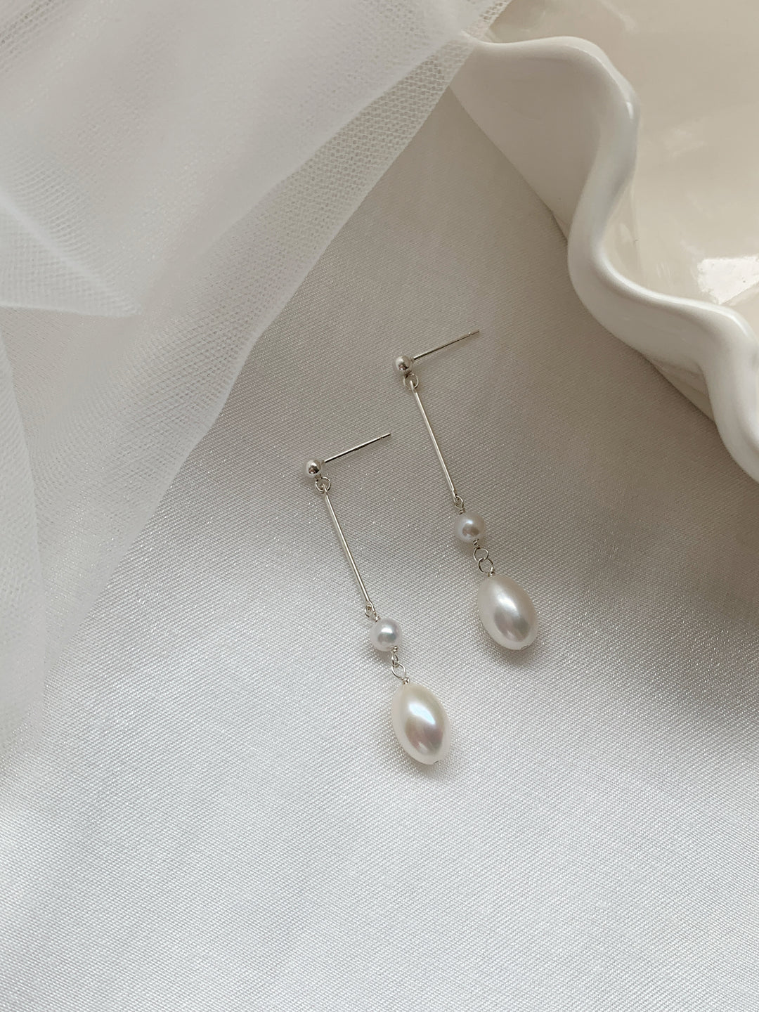 Minimalist Teardrop Pearl Bridal Earrings