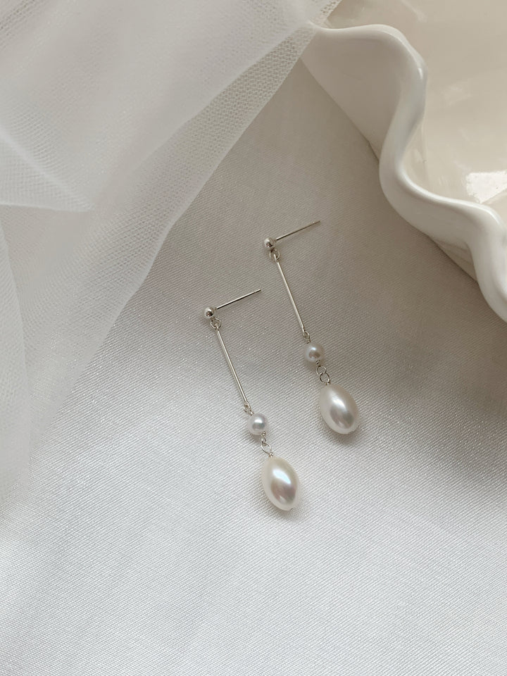 Minimalist Teardrop Pearl Bridal Earrings