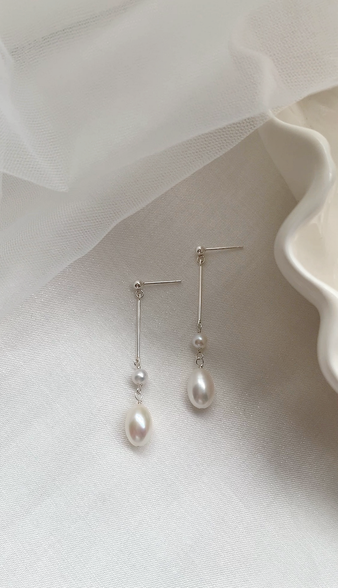 Minimalist Teardrop Pearl Bridal Earrings