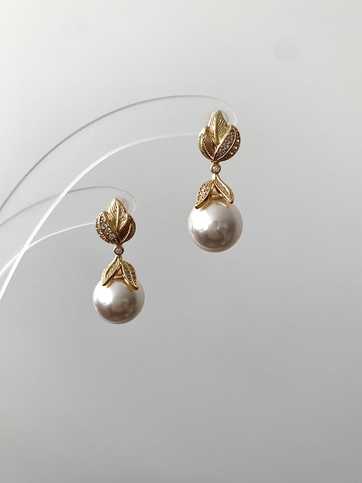 Vintage Leaf Round Pearl Drop Bridal Earrings