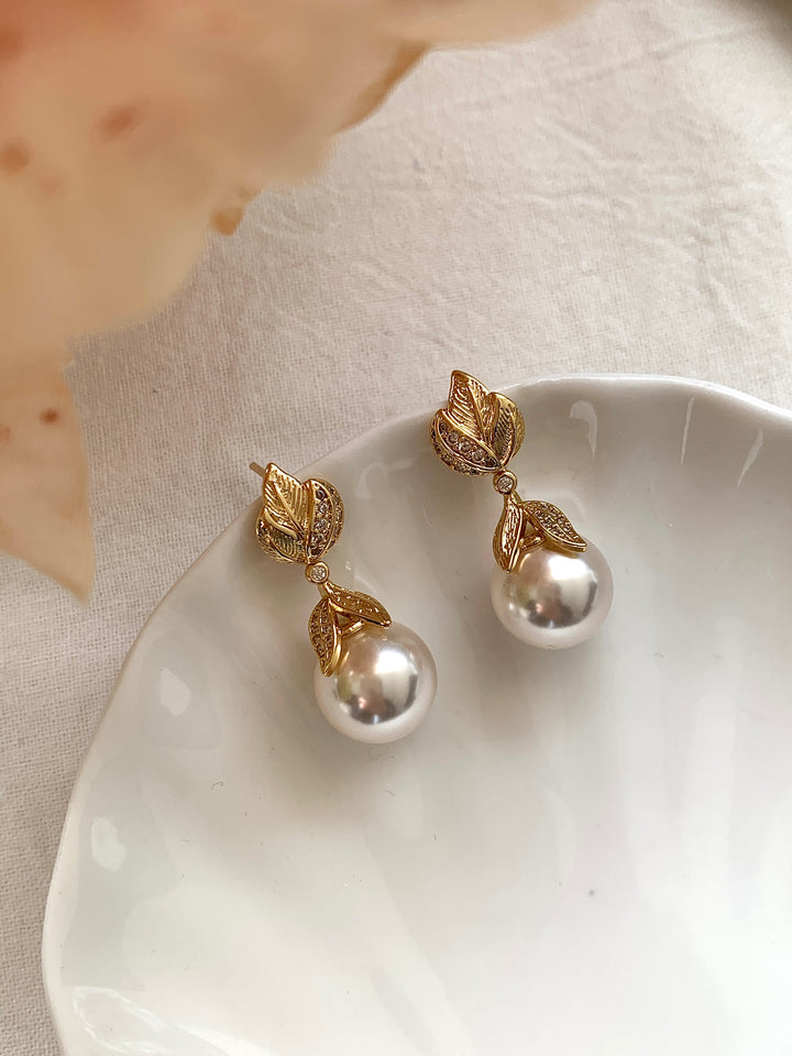 Vintage Leaf Round Pearl Drop Bridal Earrings
