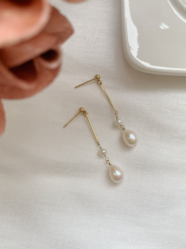 Minimalist Teardrop Pearl Bridal Earrings